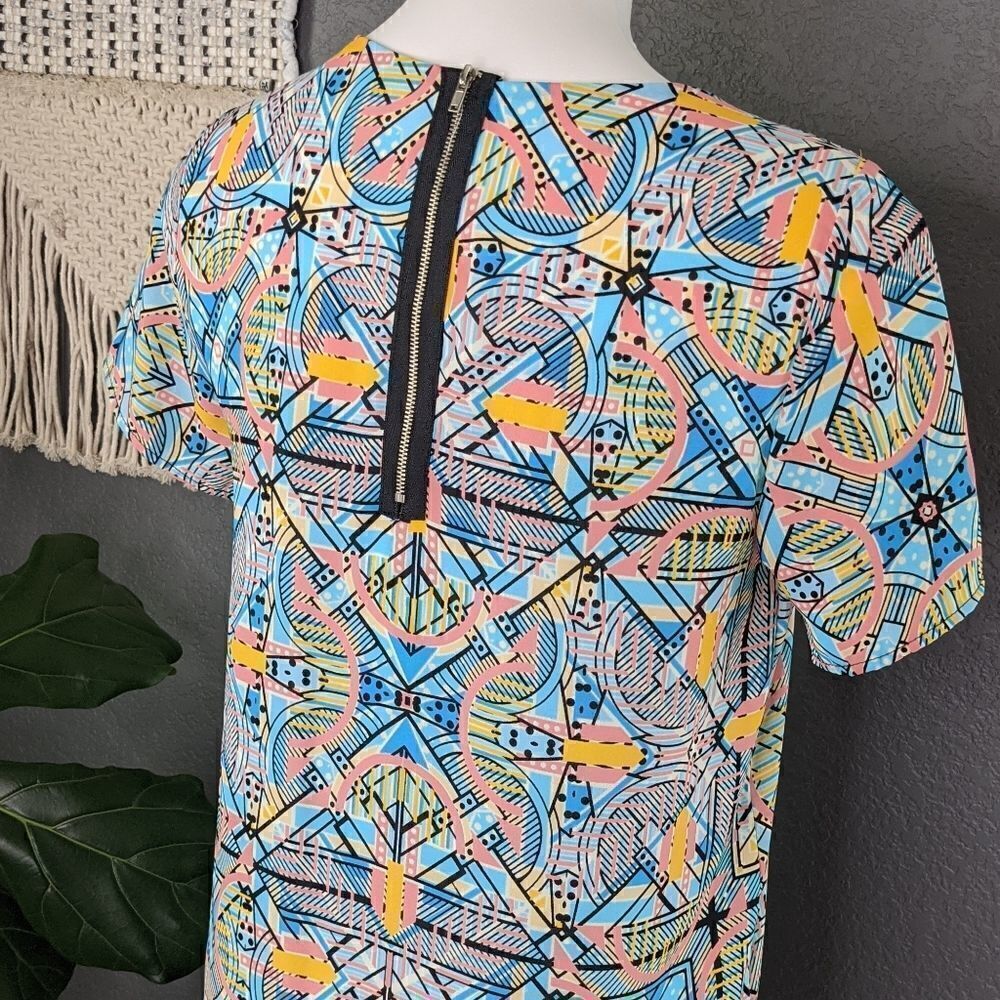 Everly Abstract Patterned Shift Dress - Picture 5 of 9